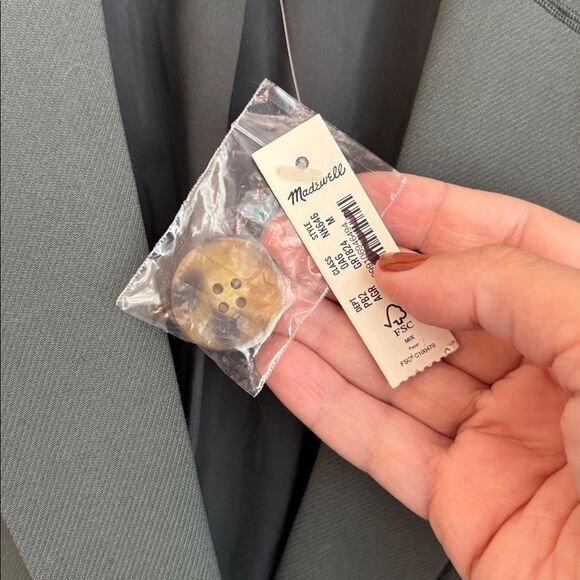 Madewell Oversized Menswear Blazer Olive Sage Women’s medium Button Accent NWT - Picture 7 of 16